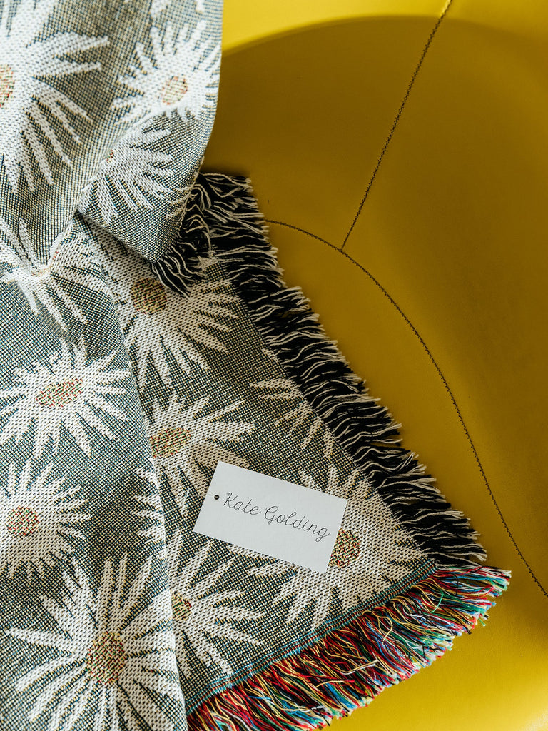 Daisy Woven Throw Blanket – Kate Golding